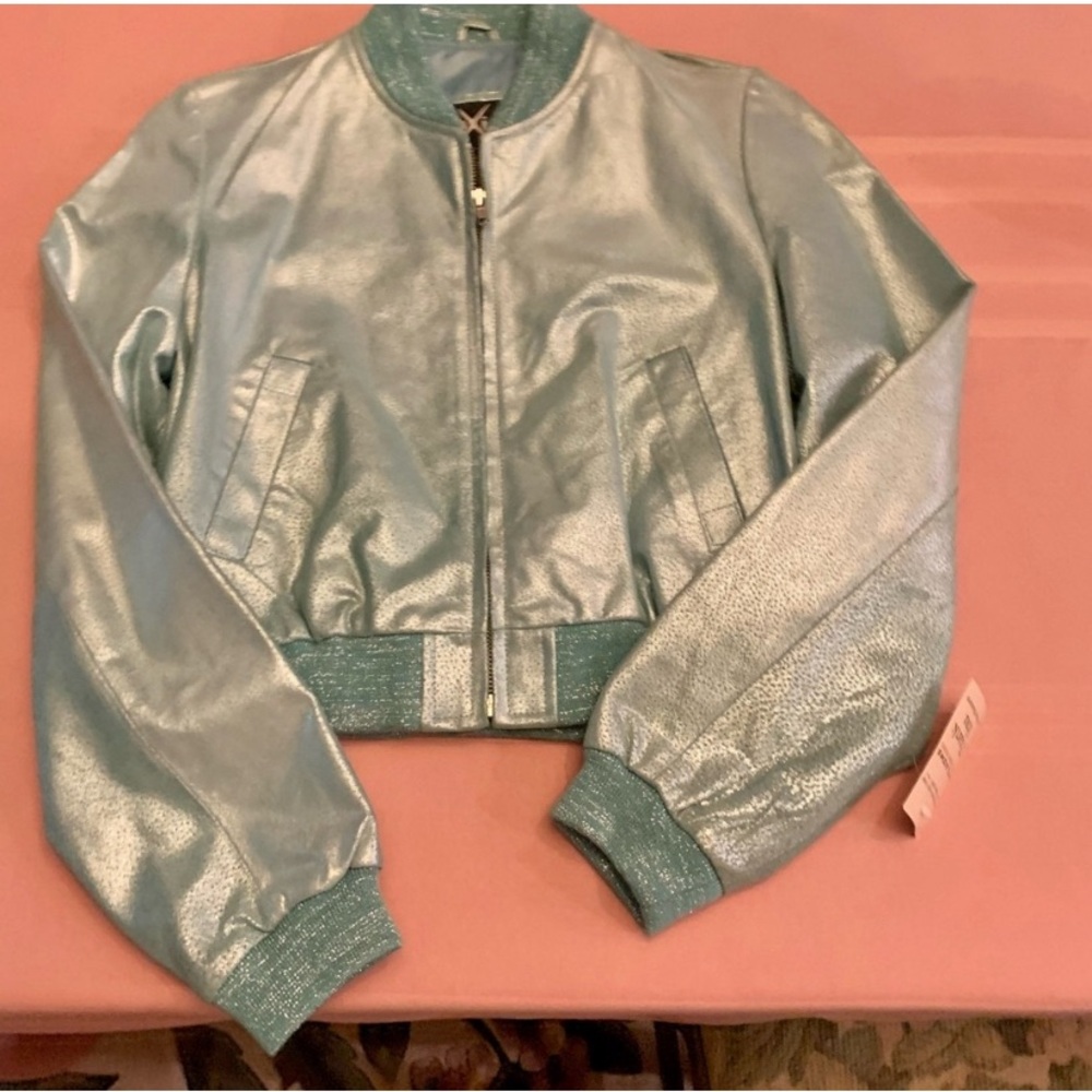 Cropped leather jacket